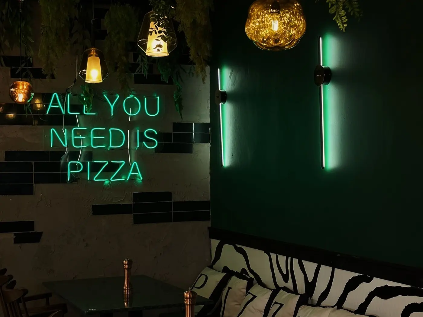 Restaurants & Pizzerias — a setting Brillian builds pizza ovens for